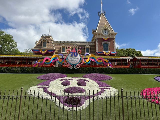 disneyland 70
